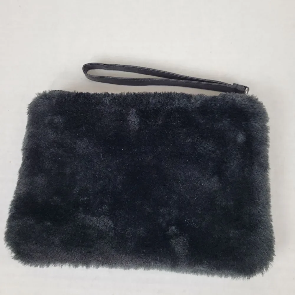 Black Fuzzy Cosmetic Bag‎